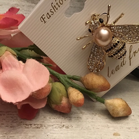 Bee Pin - Picture 4 of 7